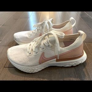 NIKE React Running Shoe